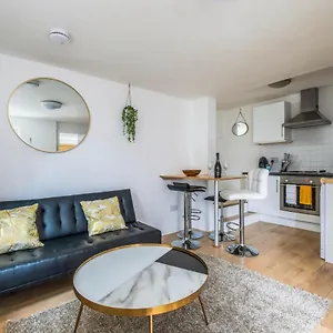 Cosy Flat In Free Parking Area, Next To Bus Stop Apartment Brighton