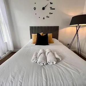 The Bohemian - In The Heart Of Abnb Apartment Southend-on-Sea