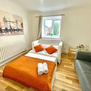 Privite 2 Bedrooms Flat Canada Water Apartment London