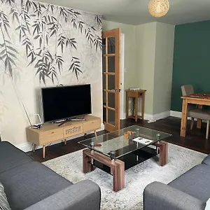 Comfortable Two Bedroom Modern Apartment London